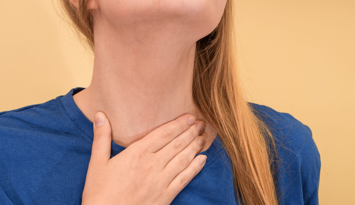 Uczucie guli w gardle podczas przełykania śliny